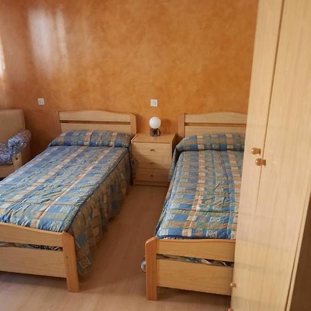 Sabiñánigo Habitaciones Pension El Parque מראה חיצוני תמונה
