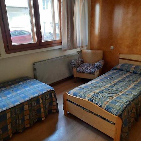 Sabiñánigo Habitaciones Pension El Parque מראה חיצוני תמונה