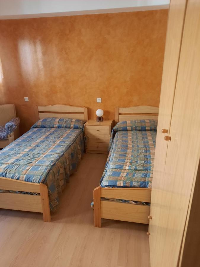Sabiñánigo Habitaciones Pension El Parque מראה חיצוני תמונה