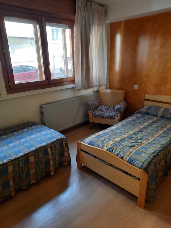 Sabiñánigo Habitaciones Pension El Parque מראה חיצוני תמונה