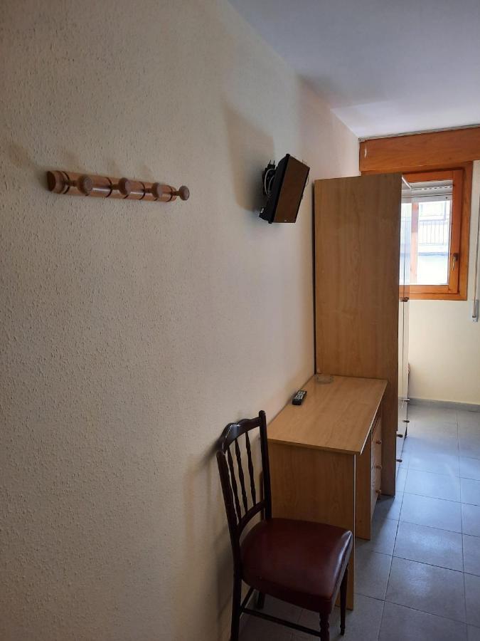 Sabiñánigo Habitaciones Pension El Parque מראה חיצוני תמונה
